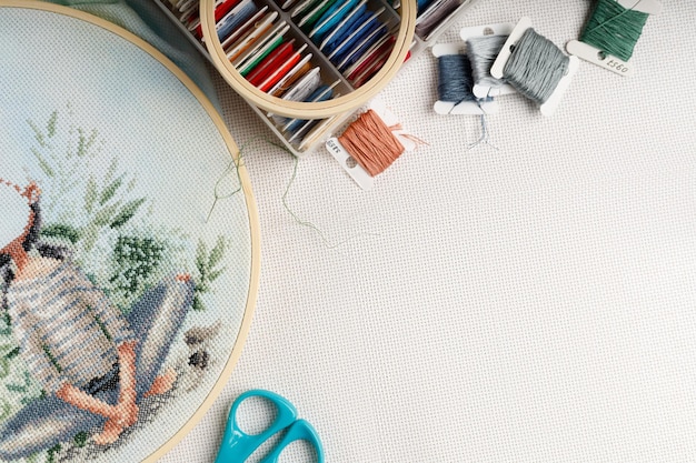 pracownia hafciarska z narzędziami